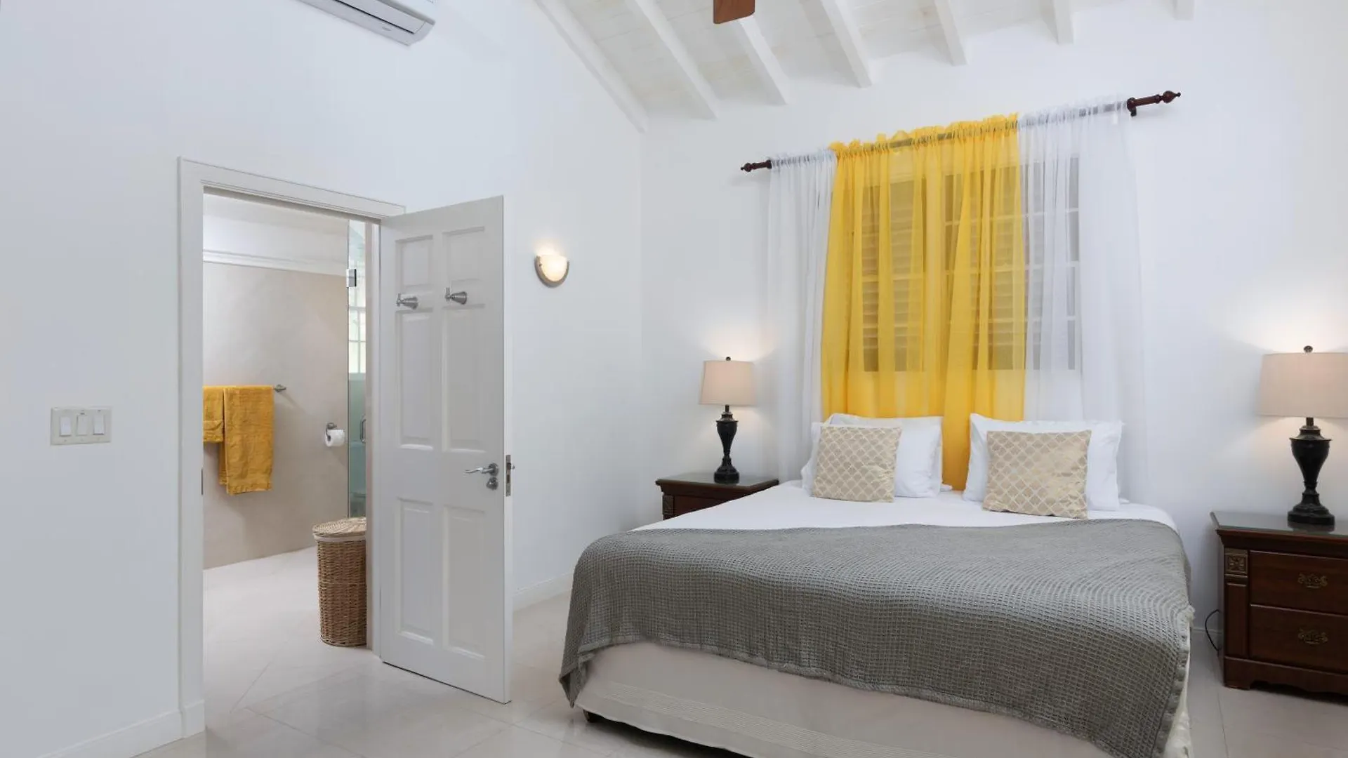 度假居 Tranquil Townhome, Close To Beach & Dining 圣詹姆斯