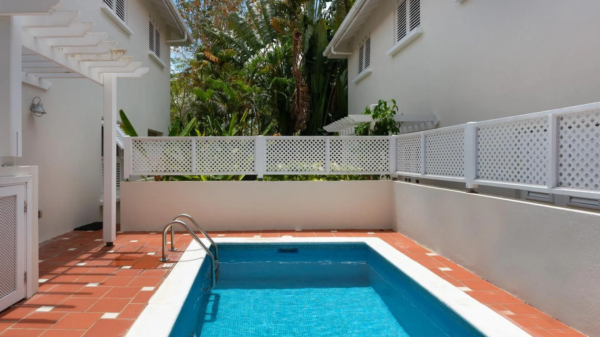 Tranquil Townhome, Close To Beach & Dining Saint James