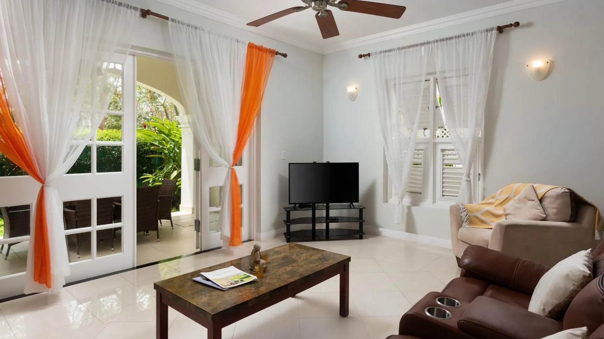 Tranquil Townhome, Close To Beach & Dining Saint James Barbados