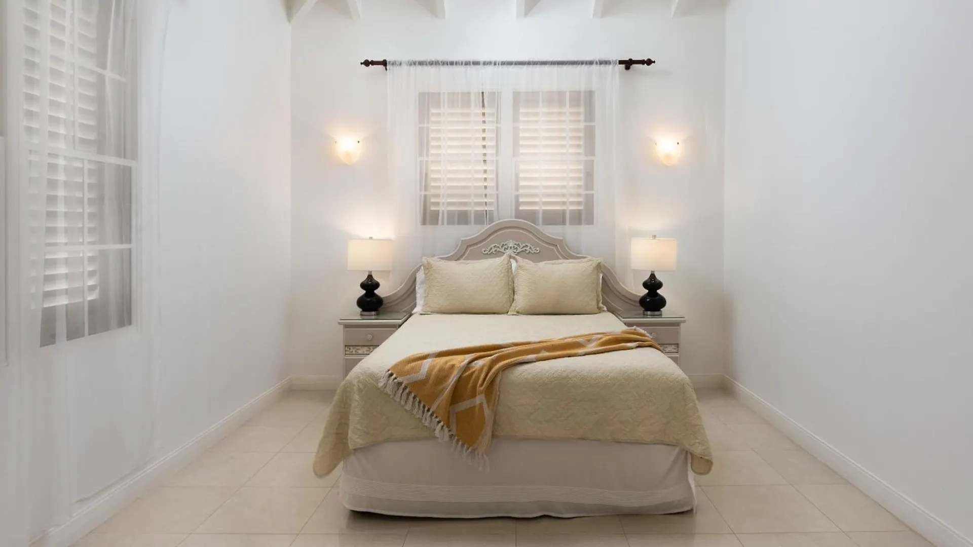Tranquil Townhome, Close To Beach & Dining Saint James 0*,  Barbados