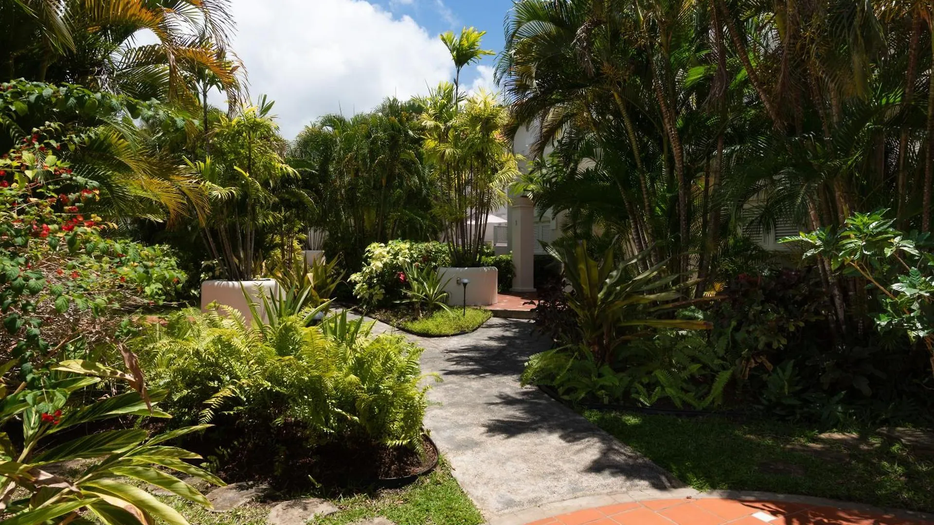 Tranquil Townhome, Close To Beach & Dining Saint James