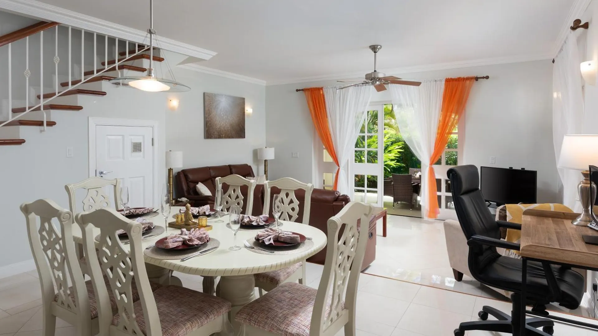 Vakantiehuis Tranquil Townhome, Close To Beach & Dining Saint James